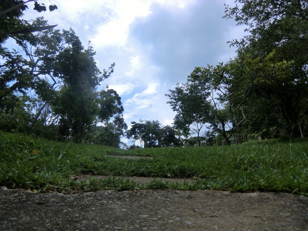 Pousada Recanto Dos Pinheiros Pilar do Sul Esterno foto