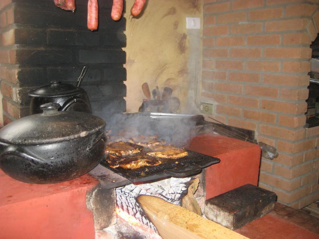 Pousada Recanto Dos Pinheiros Pilar do Sul Esterno foto